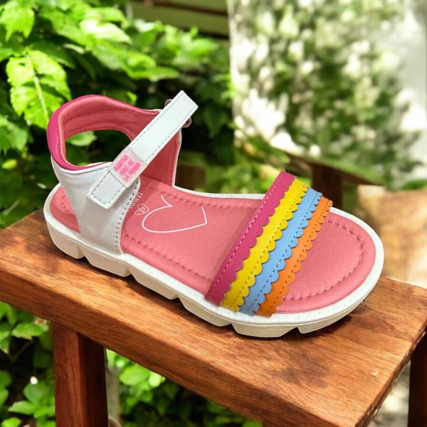 Agatha Ruiz sandale din piele ecologica pentru fete.