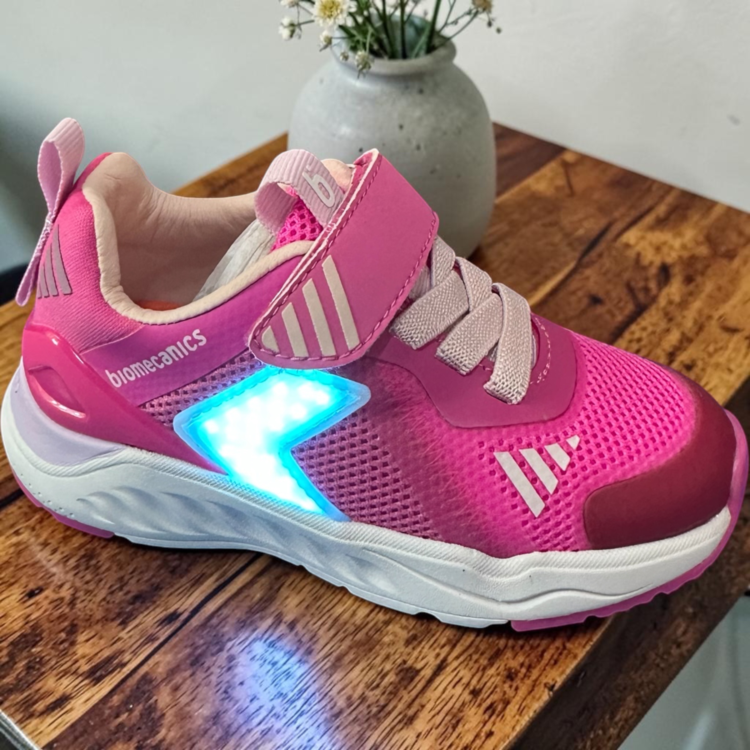 Biomecanics Sneakers pentru fete cu led.